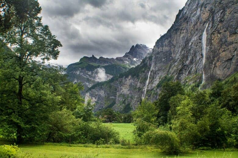 Suisse: Truemmelbach une cascade à l’intérieur de la montagne