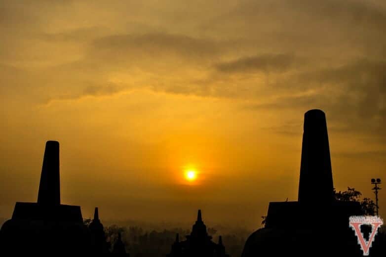 Le soleil apparait à Borobudur