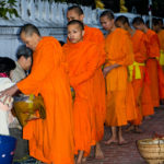 quête des moines luang prabang