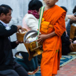 quête des moines luang prabang