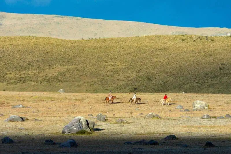 cavalcades a cheval vers le Cotopaxi