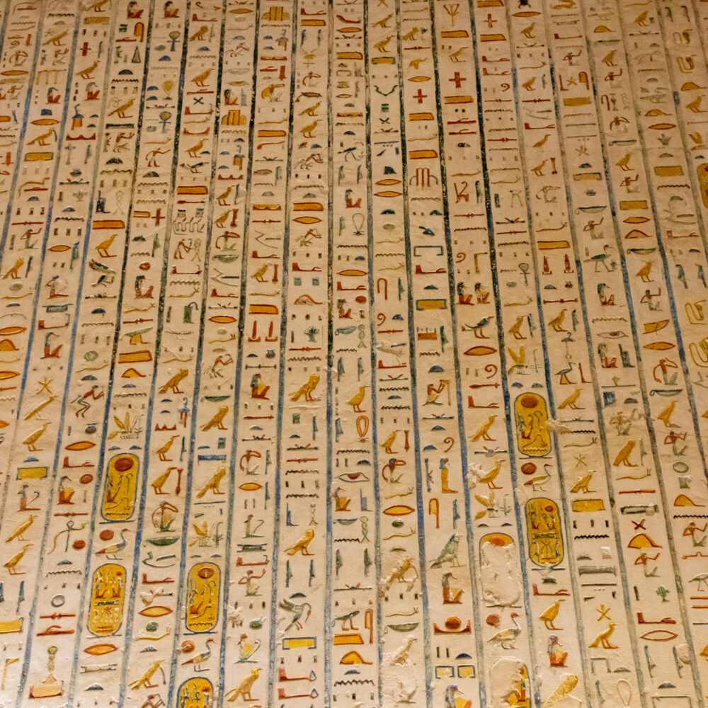 Hiéroglyphes en Egypte pendant son voyage