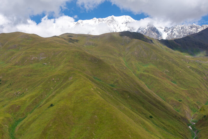 la route en Svanétie