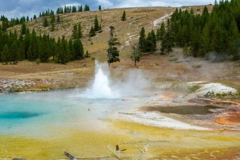 geyser en randonnée à Yellowstone